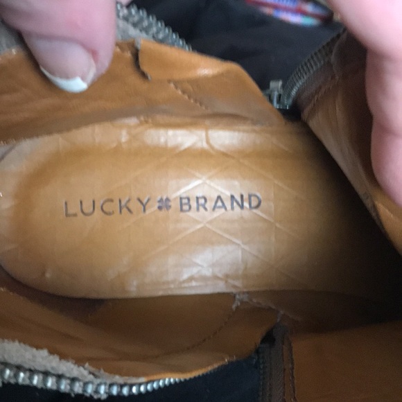 Booties gently used nice to just slip on and do no laces just zippers - Picture 5 of 5